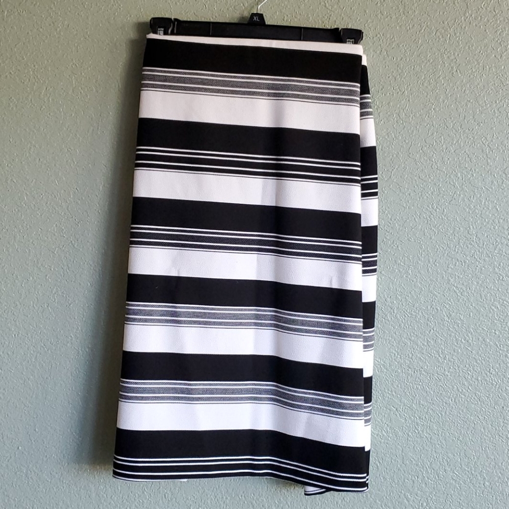 Black & White Striped Skirt *NEVER WORN*